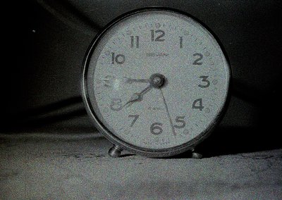 Vintage analog alarm clock with rounded edges, displaying 10:10. Marked "BEYAN" on the face, likely mid-20th century. Simple,...