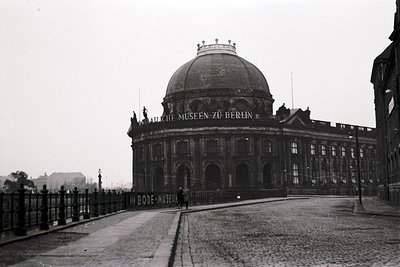 Neoclassical Berlin Museum building with domed roof, labeled "Alte Nationalgalerie" and "Museum zu Berlin," photographed mid-...