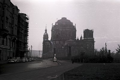 Black-and-white photograph of the **Berlin Cathedral (Berliner Dom)** in mid-20th century, likely **1950s-1960s**. The dome a...