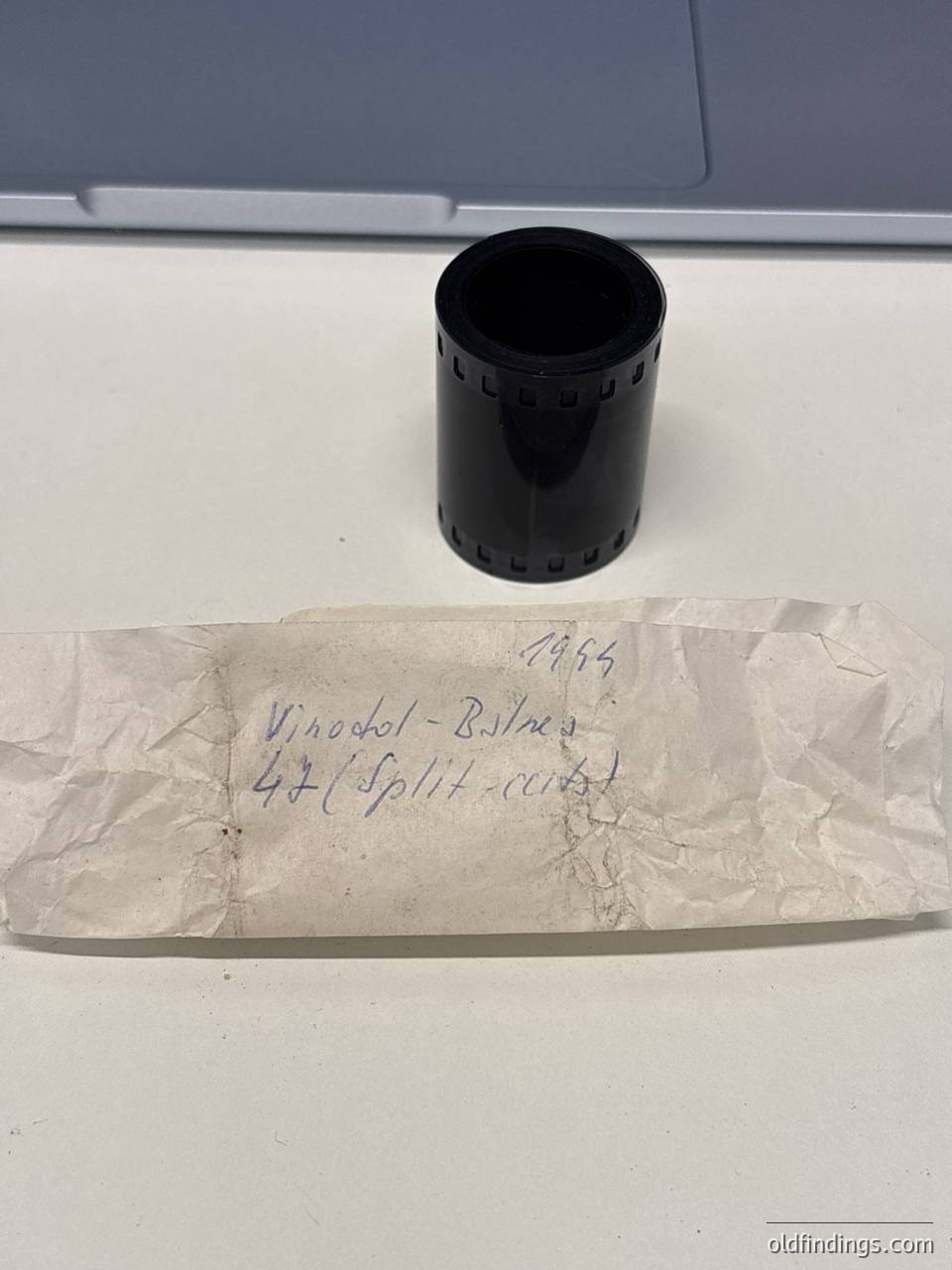 Vinotex 47 split roll film canister from 1964, likely Bulgarian --- **Notes:** - Focused on key identifiers: brand, date, and country. - Prioritized searchable tags (, ) and time/location (, ). - Omitted subjective details (e.g., "old," "vintage") to keep it factual and concise.