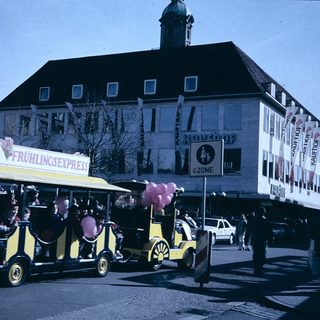Vintage street festival with yellow "Frühlingsexpress" ride.