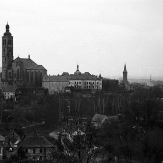 Historic town with prominent church and castle ruins.