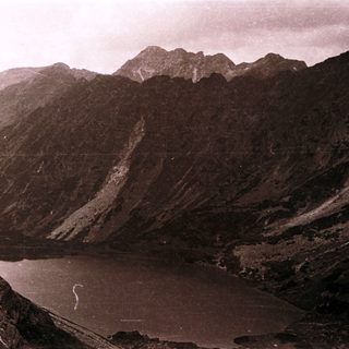 Majestic mountain lake surrounded by rugged peaks.