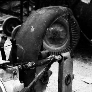 Vintage aircraft radial engine with gear reduction.