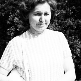 Woman in vintage clothing posing outdoors.
