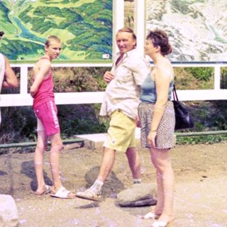 Group of people examining Spindlerův Mýt ski resort maps.