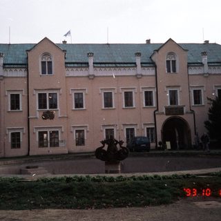 Historic building with classical architecture and fountain.
