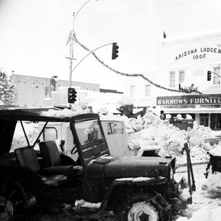 Heavy snowstorm disrupts downtown street and businesses.