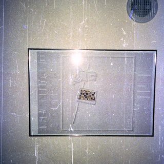 Engraved glass plaque with "Piotr Oliński" and skier illustration.