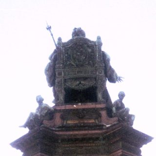 Equestrian statues atop historic monument.