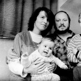 Family portrait with parents and two children during holiday season.