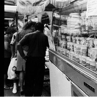 Street vending cart warning about contaminated products.