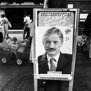 Antikomunistický blok election poster featuring Jiří Dienstbier.