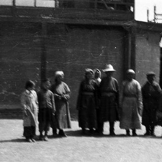 Group of people in early 20th-century military uniforms.