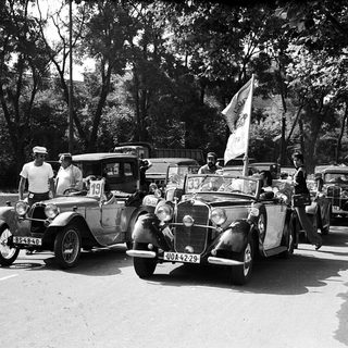 Vintage cars in a vintage parade.