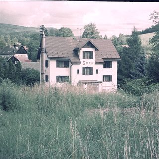Rural house labeled "Snax" in grassy countryside.