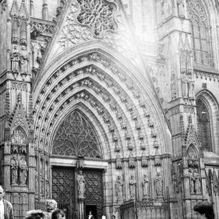 Black and white photo of a grand cathedral facade.
