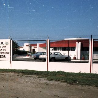 Here's a brief summary of the image: Exterior view of a facility labeled "Metapa" with a vehicle.
