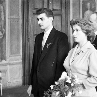 Black and white photo of a wedding party.