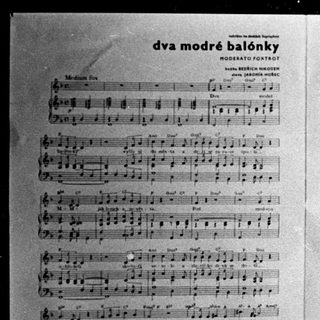 Sheet music for "Dva modré balónky" is displayed.