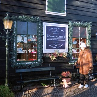 Dutch storefront displays jewelry and Delft pottery.