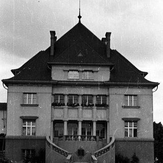 Black and white photo shows a large, historic building.