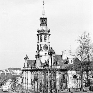 Black and white photo of a building and street scene.