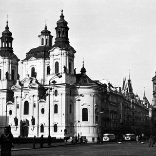 Black and white photo of a baroque church and city street.
