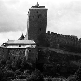 Black and white image of a castle on a hill.