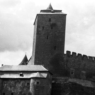 Black and white image of a castle on a hill.
