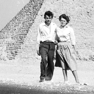 Couple posing in front of the Great Pyramid of Giza.
