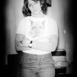 Woman with crossed arms wearing a bulldog t-shirt.