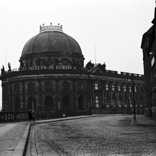 Neoclassical museum building in Berlin, labeled "Staatliche Museen zu Berlin."