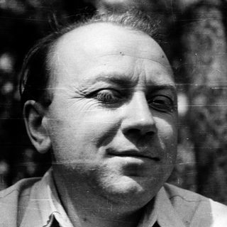 Man in vintage photograph wearing light shirt.