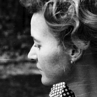 Woman with voluminous hairstyle outdoors in black-and-white.