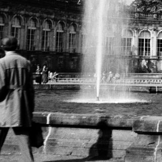 Baroque-style palace with grand fountain.