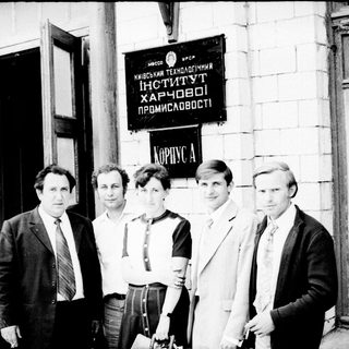 Group photo outside Kyiv Technological Institute of Food Industry.