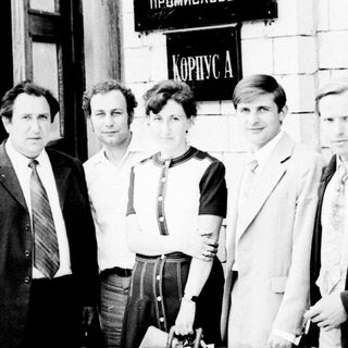 Group photo outside Kyiv Technological Institute of Food Industry.