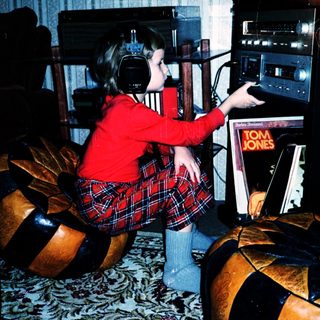 Child playing arcade game featuring Tom Jones.